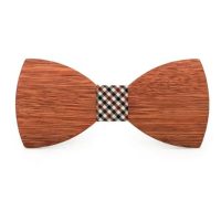 Dřevěný motýlek - S jednoduchým motivem, mřížka