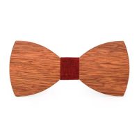 Dřevěný motýlek - S jednoduchým motivem, červený